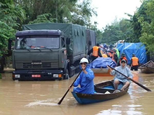 Quảng Trị oằn mình trong lũ, chính quyền khẩn cấp cứu trợ nhân dân