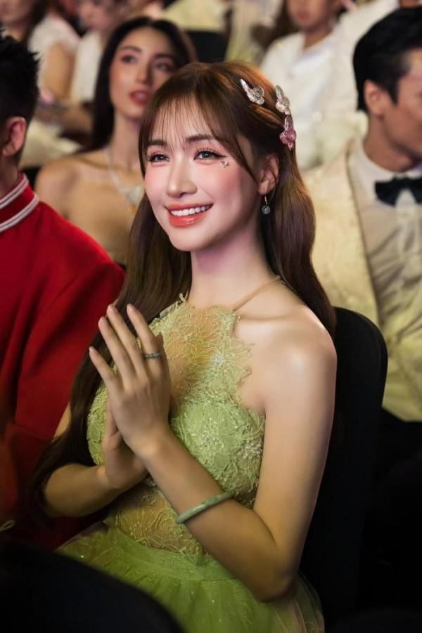 Hòa Minzy đón nhận tin vui