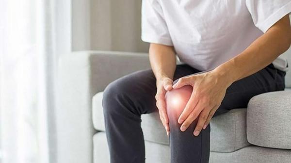 Đau khớp gối khi trời lạnh, người bệnh nên làm gì?