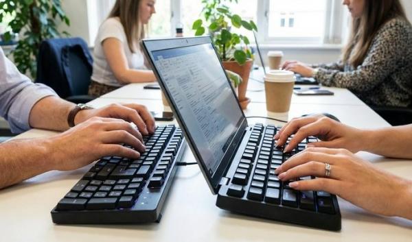 Tê bì, đau yếu bàn tay là dấu hiệu bệnh gì?