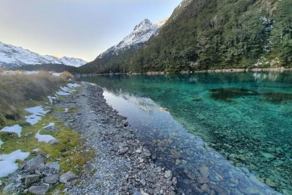 Con người và tảo “đe dọa” hồ nước trong nhất thế giới