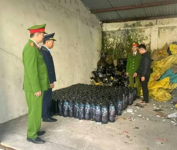 Nam thanh niên gom số lượng lớn “khí cười” để... “khởi nghiệp”