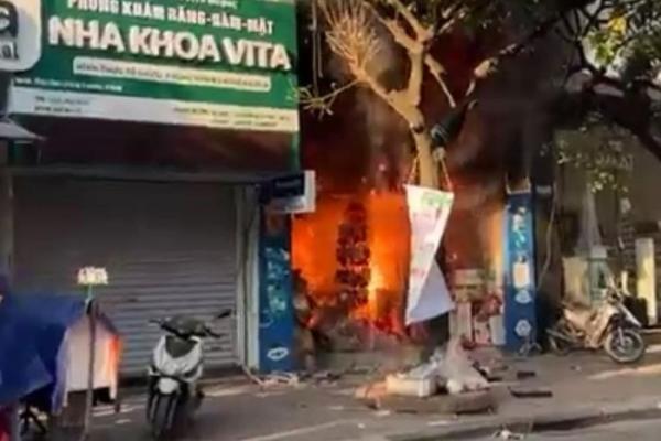 Cháy lớn tại Hà Nội, chủ nhà hoảng loạn nhảy từ tầng cao xuống