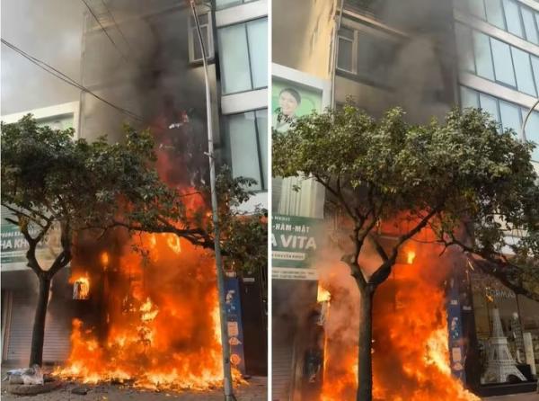 Hiện trường vụ cháy lớn tại Hà Nội, cảnh sát phá cửa kính phun nước vào trong