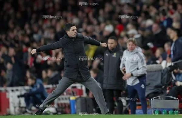 Ngoại hạng Anh đảo chiều kịch tính: MU và Man City sảy chân, ars‌enal hưởng lợi lớn