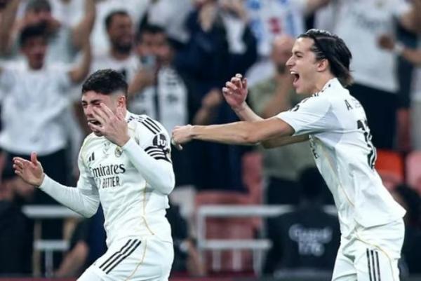 Valverde lập siêu phẩm, Real Madrid hẹn Barca ở chung kết Siêu cúp Tây Ban Nha