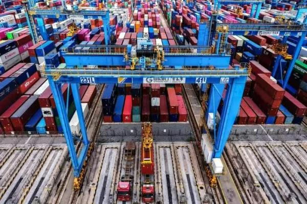 Mỹ ghi nhận thâm hụt thương mại cao nhất trong vòng 17 năm