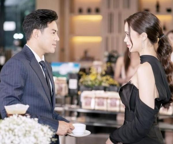 Ngày thứ 2 sau cưới, vợ cũ của chồng gửi tới một chùm nho tím, chúng tôi liền ly hôn