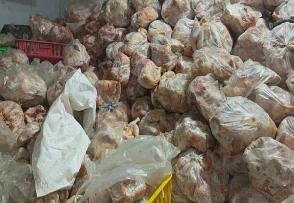 10 tấn thịt gà không nguồn gốc, xuất xứ trong kho lạnh ở Nha Trang