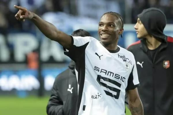 Liverpool kích hoạt “bom tấn” vào phút chót