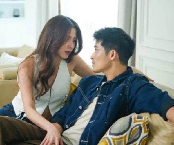 Nhắn tin cho chồng cũ báo tin tôi sắp tái hôn, câu trả lời của anh khiến tôi khóc nức nở