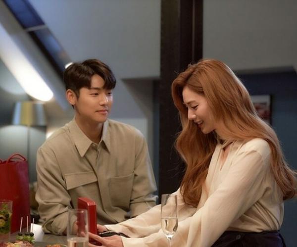 Trước Tết Nguyên đán cùng bạn trai về thăm nhà, thấy thái độ của mẹ anh, tôi để lại 70 triệu dưới gối