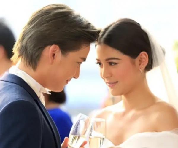 Ngày chồng cũ tái hôn, tôi vào quán bar uống đến say mèm, sáng dậy thấy một tin nhắn tôi òa khóc