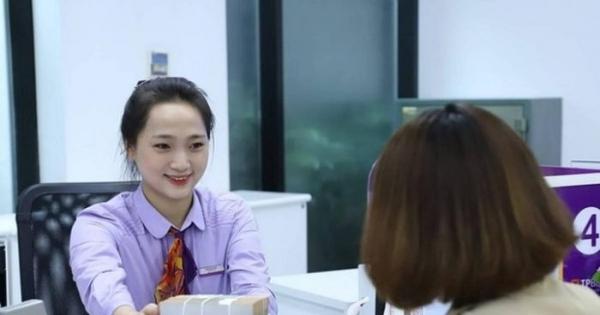 Lãi suất liên ngân hàng “rơi tự do”, lãi suất huy động dân cư vẫn “nóng”