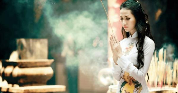 Có câu: “Thắp hương không ước 2 điều nguyện, bái Phật không cầu 3 điều”. Điều này có nghĩa gì?