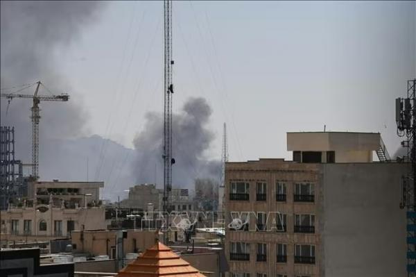 Các nước gấp rút sơ tán công dân giữa xung đột Trung Đông