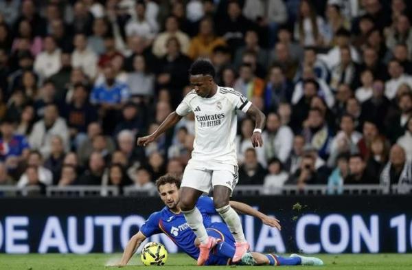 Gục ngã sân nhà Bernabeu, Real Madrid hụt hơi cuộc đua vô địch
