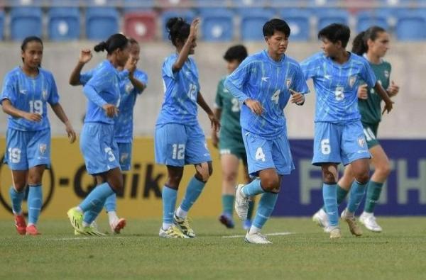 Tuyển nữ Việt Nam “vào guồng”, quyết lấy 3 điểm ngày ra quân