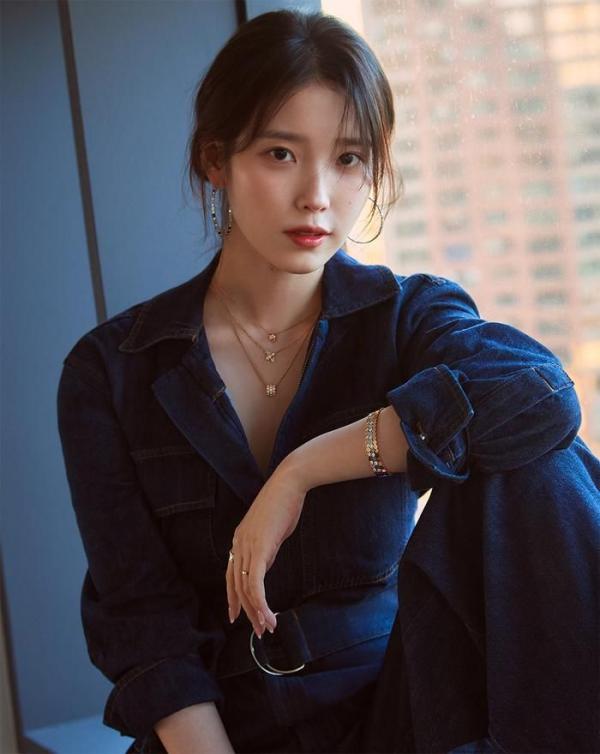 IU tái hiện diện mạo năm 19 tuổi gây xôn xao