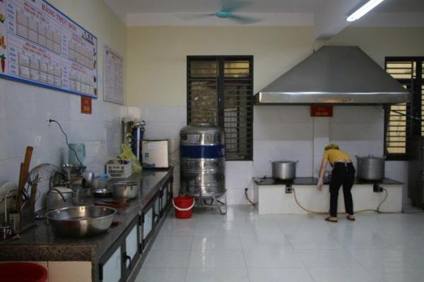 Trường mầm non cho trẻ ăn thịt lợn nhiễm dịch tả: Đình chỉ hiệu trưởng