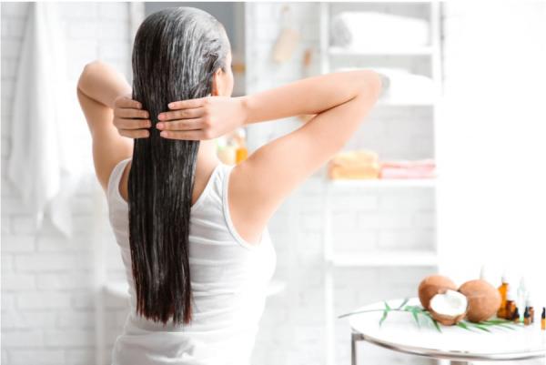 3 cách ủ tóc tại nhà giúp “cứu nguy” mái tóc khô xơ sau khi đi biển
