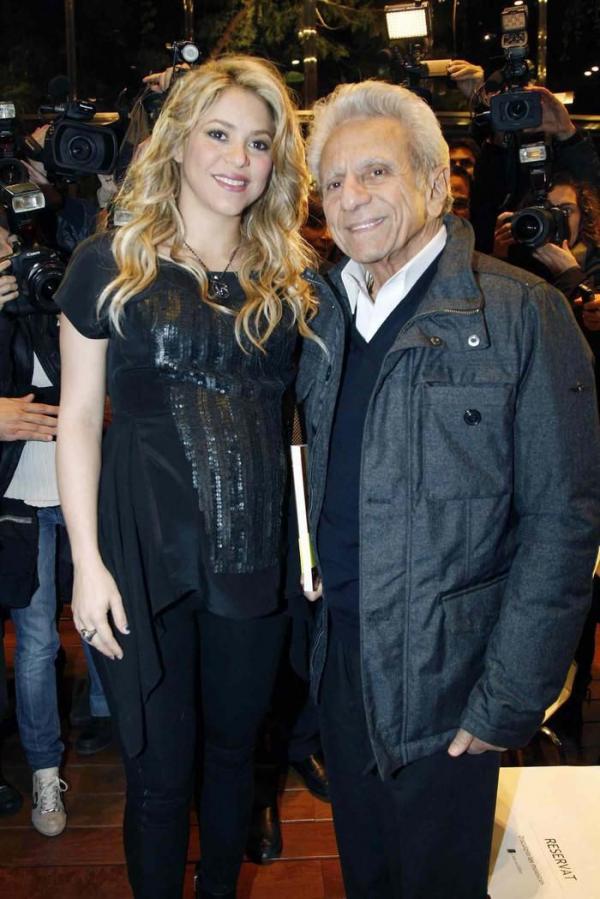 Shakira nhận tin dữ về cha ruột trước giờ biểu diễn tại Brazil