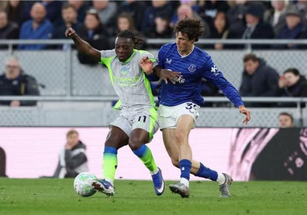 Man City hòa cay đắng Everton, Guardiola thừa nhận ngôi vô địch ngoài tầm kiểm soát