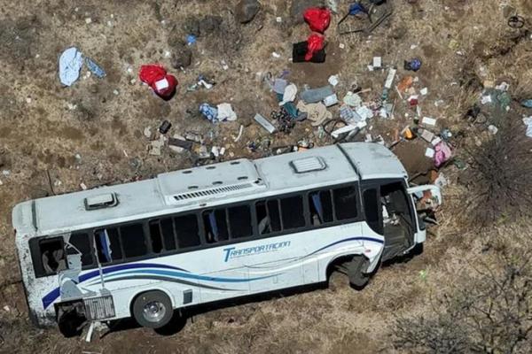Xe buýt chở khách lật nhào ở Mexico, 11 người thiệt mạng, 31 người bị thương
