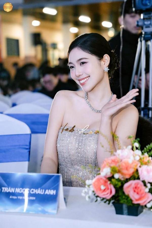 Á hậu mang hàm Trung úy vắng mặt tại Hoa hậu Việt Nam 2026, lý do khiến fan bất ngờ