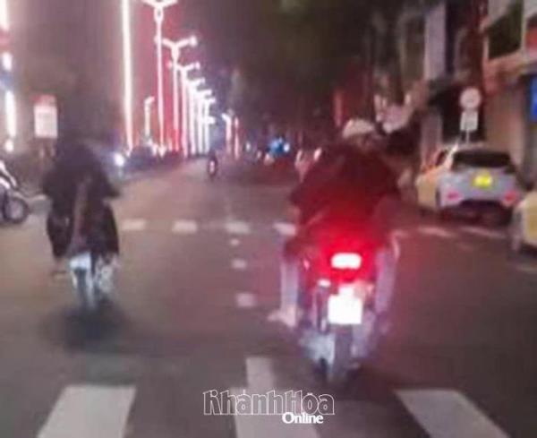 Truy xét nhóm thanh niên cầm hung khí, chạy xe máy lạng lách trên phố