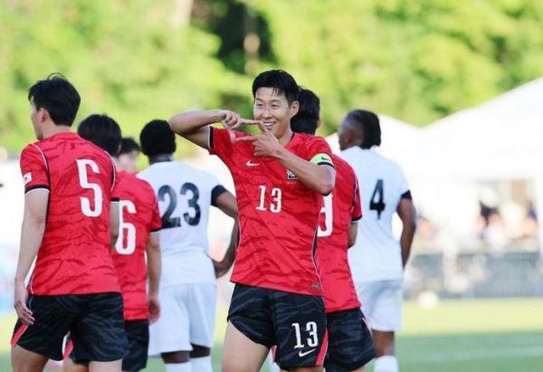 Son Heung-min tươi cười với cú đúp, còn đồng đội cay đắng chia tay World Cup