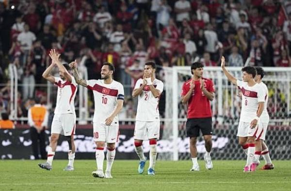 Thổ Nhĩ Kỳ đè bẹp Bắc Macedonia bằng “cơn mưa” bàn thắng