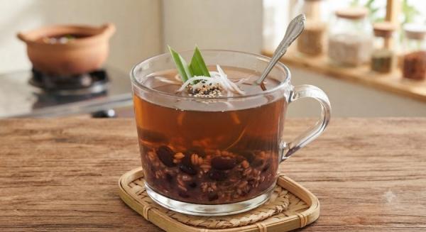 Cách làm trà gạo lứt đậu đen: Bí quyết “trẻ hóa”, eo thon cho phái đẹp