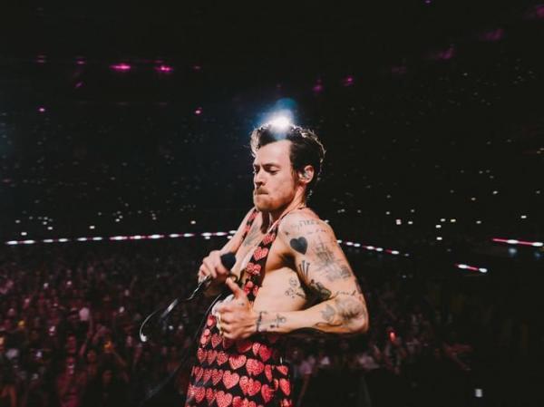 Harry Styles lập kỷ lục Guinness mới tại Wembley