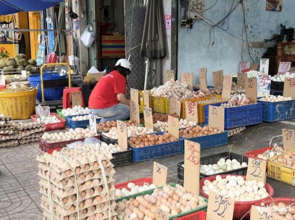 Nhờ bánh Trung thu, giá trứng gà thoát đáy