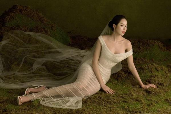 Hoa hậu Thanh Thủy mặc váy cưới