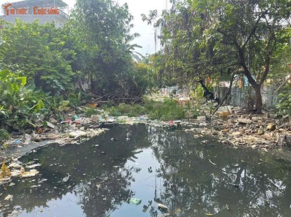 Cuộc sống ngột ngạt bên mương đen, bãi rác ở Tứ Liên