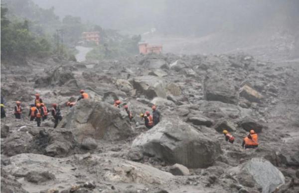 Cứu hộ sau lũ quét Nepal - Trung Quốc sang ngày thứ 5, gần 3.000 người vẫn mất tích