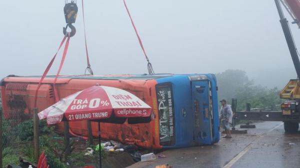 Gia Lai: Lật xe khách 1 người t‌ử von‌g, 7 người bị thương