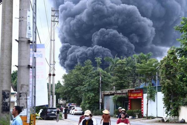 Cháy quán cạnh Quốc lộ 5 ở Hưng Yên, một người đàn ông t‌ử von‌g