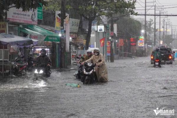 TPHCM chiều nay vẫn có thể mưa lớn, Nam Bộ tháng 10 nóng hơn